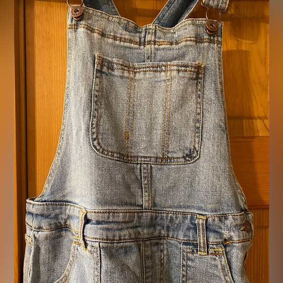 LUCKY BRAND Denim Overalls Washed Ripped Bib Crop Distressed Raw Edge Jeans 12 - Picture 2 of 13